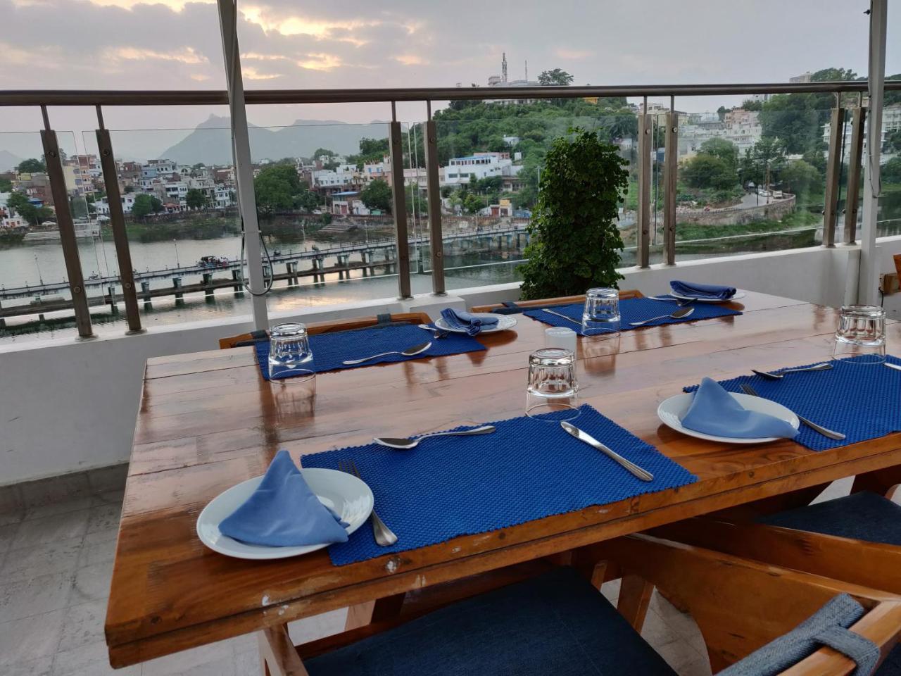 Rajdarshan - A Lake View Hotel In Udaipur Exterior foto